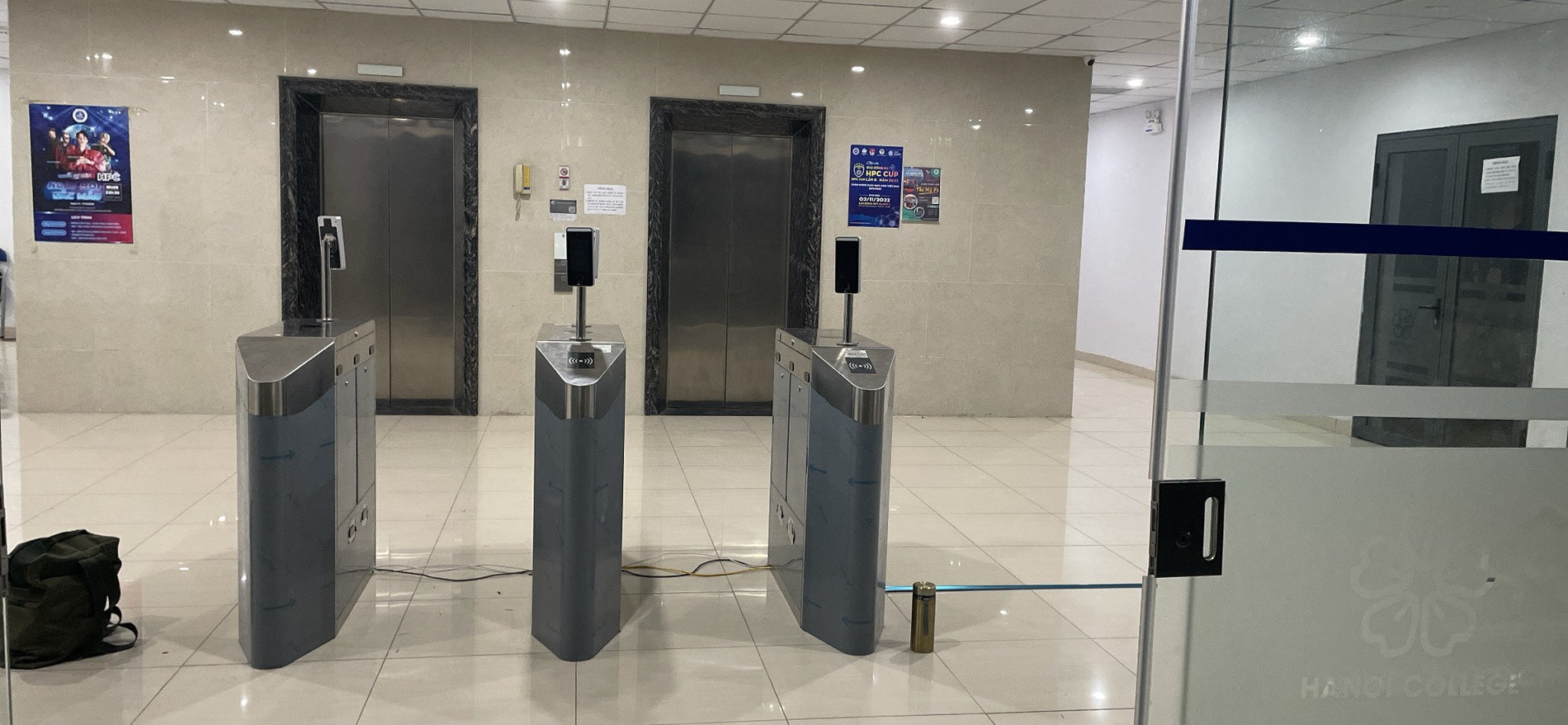 Cửa tự động Flap Gate TTC Việt Nam lắp đặt tại Cao đẳng Bách Khoa Hà Nội