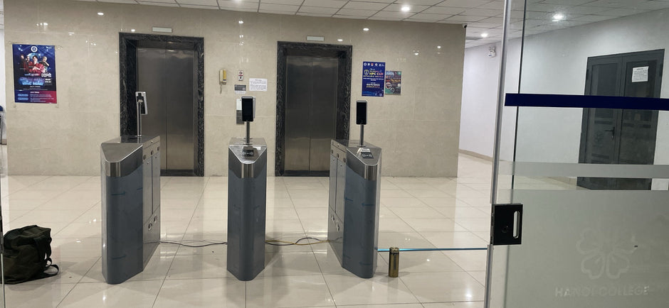 Cửa tự động Flap Gate TTC Việt Nam lắp đặt tại Cao đẳng Bách Khoa Hà Nội